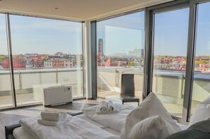 Blick vom Schlafbereich im Wohnzimmer