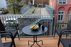 Balkon mit Holzdielen