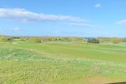 Blick übers Greenfee und die Ostsee